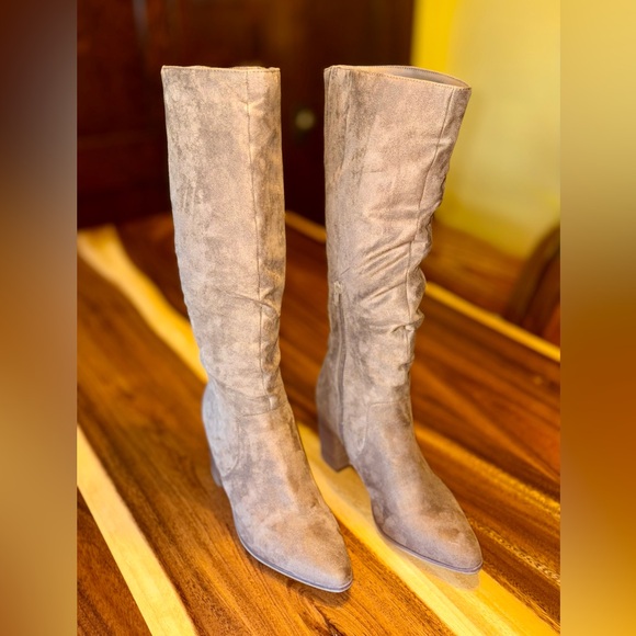 Target Shoes - Universal Tread: Brown Heeled Boots with Sleek Design